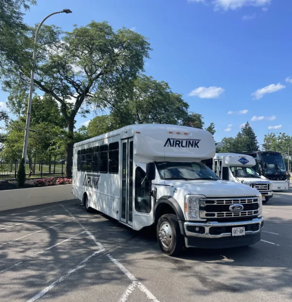 Airlink Tours Mini Bus At Niagara Falls during day tour