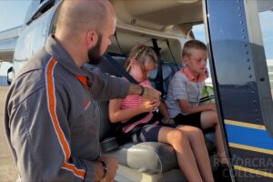 Niagara Falls Bus Tour Canada – Tourists Enjoying the Boat Ride