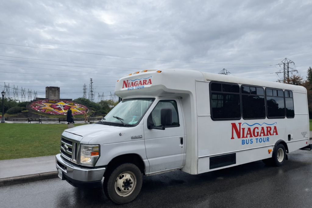 Niagara Falls Bus Tour Canada – Comfortable guided sightseeing bus tour packages experience in 2026